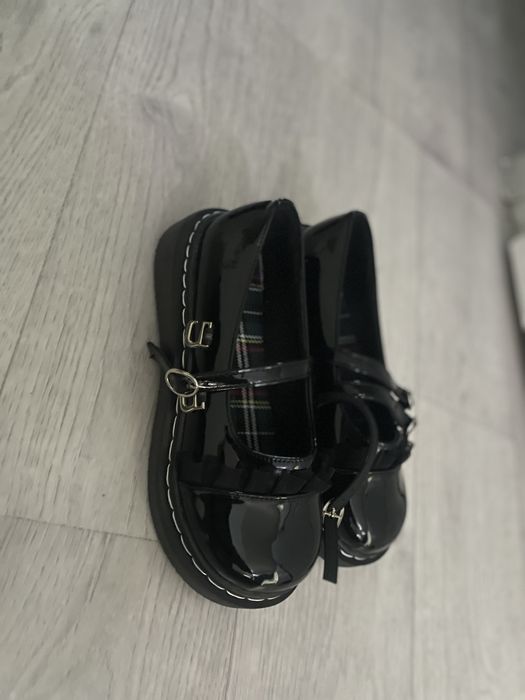 Школьные туфли стильные