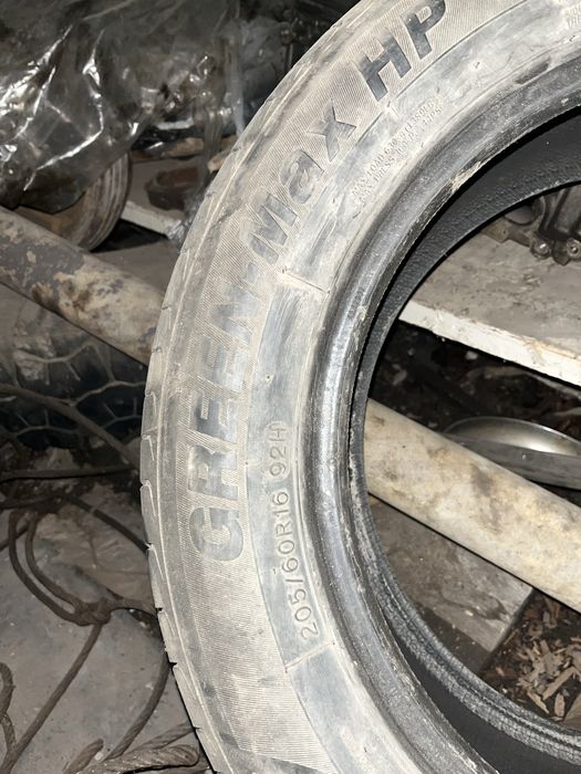 Продам 4 покрышки 205/60 16
