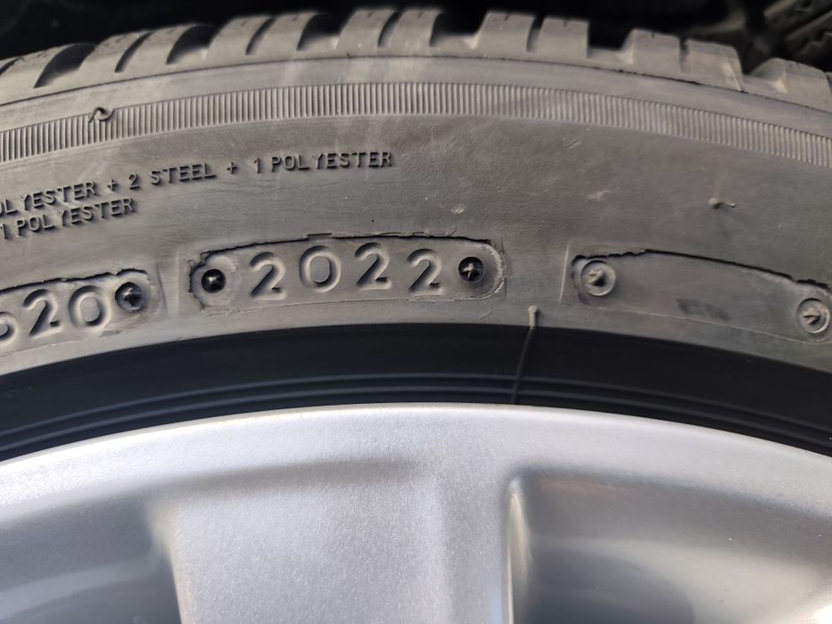 235/45/18" 4бр Bridgestone blizzak lm001,dot2022,6-7mm