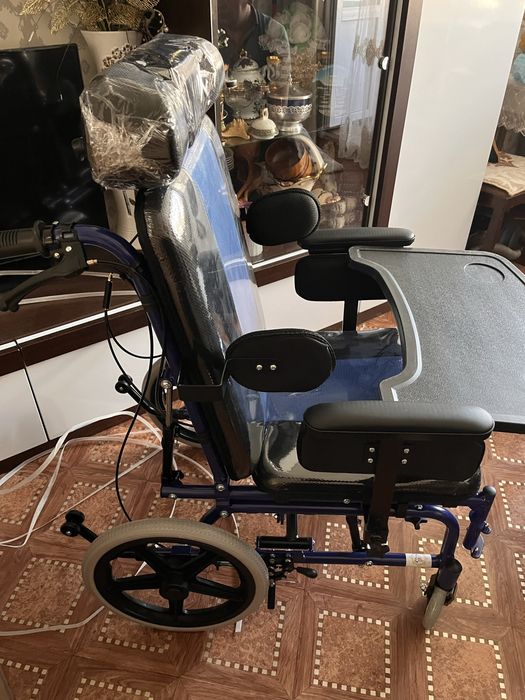 Продам инвалидную коляску функциональную