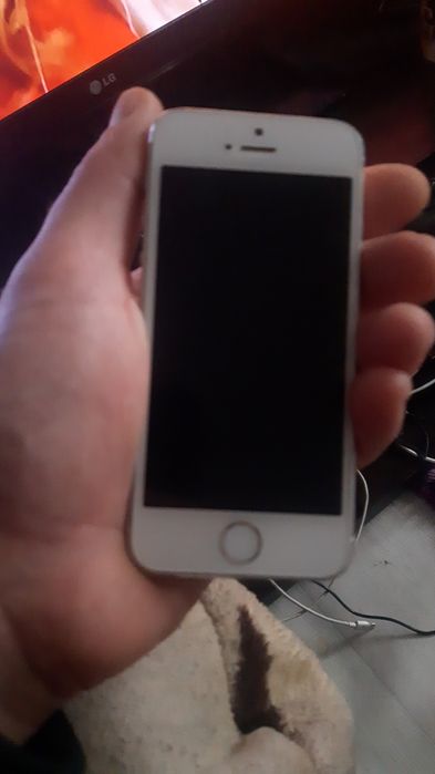 Продам Айфон 5с.