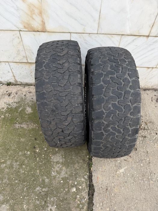 2 anvelope All-Terrain 255/65/17 de iarna, aproximativ 5 mm profil