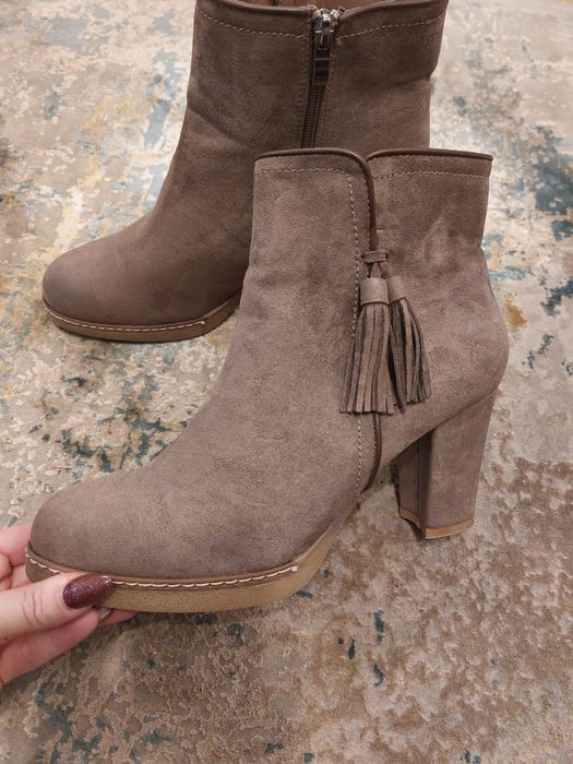 Cizme mărime 41. Noi.