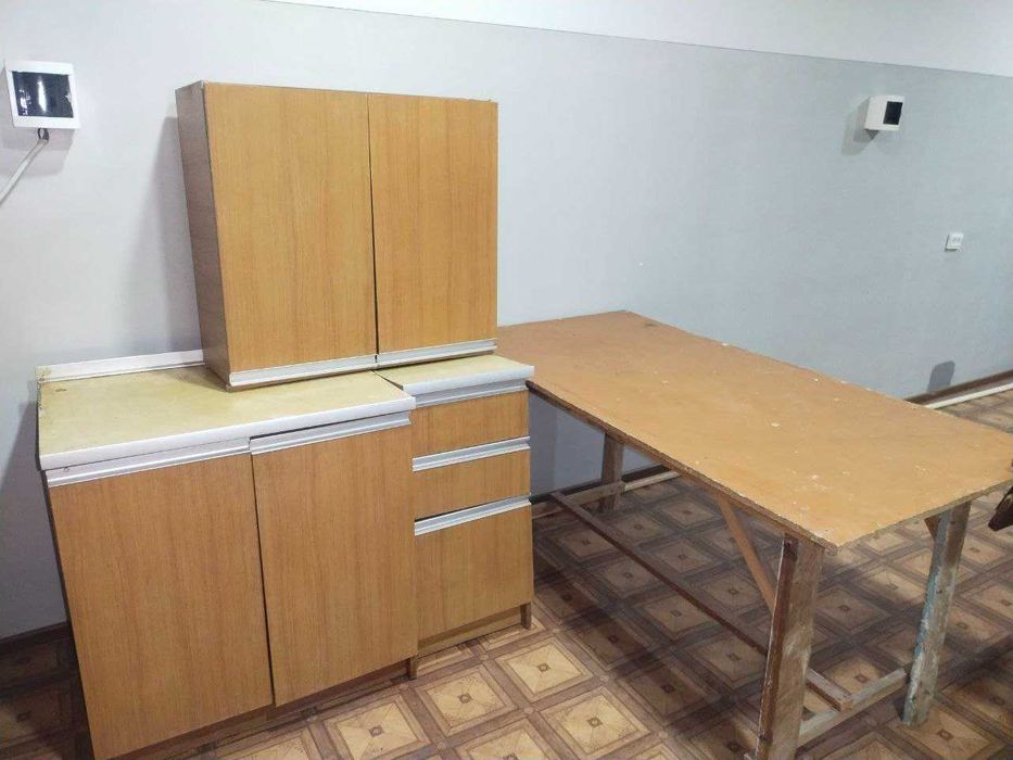 Oshxona jihozlari sotiladi.