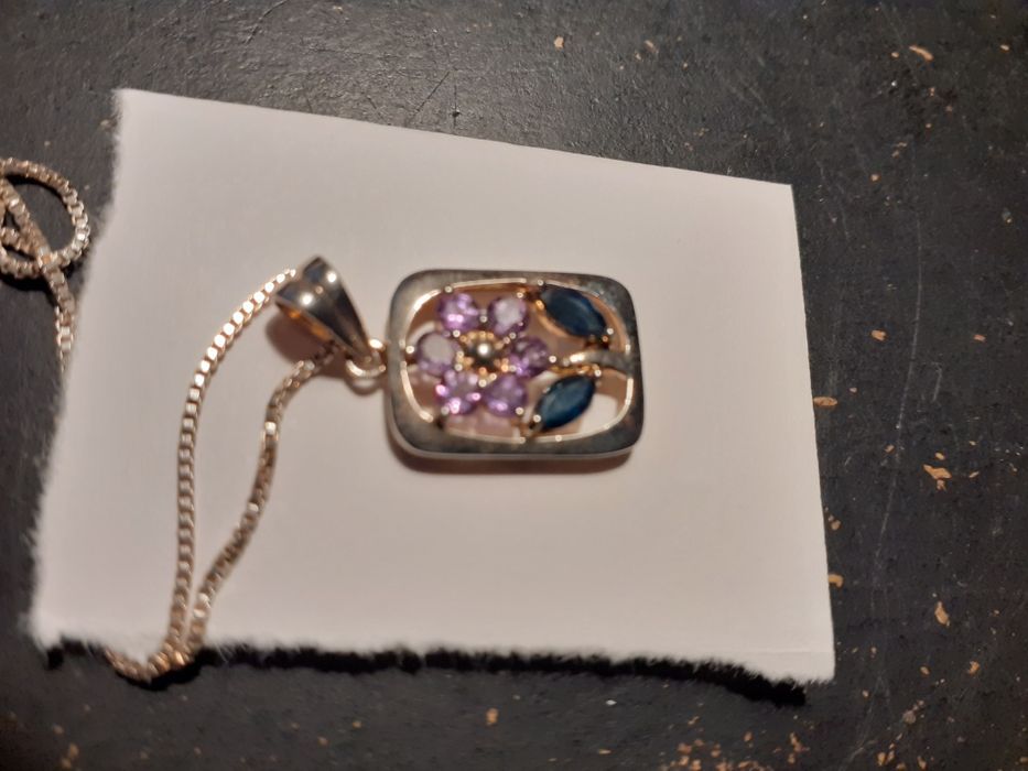 Lant si medalion pandantiv vechi din argint cu safire