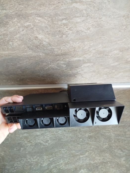 Playstation4 1TB + 8 игри + много стойки