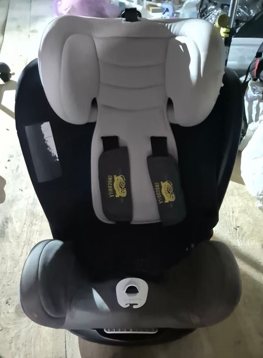 Scaun auto cu isofix