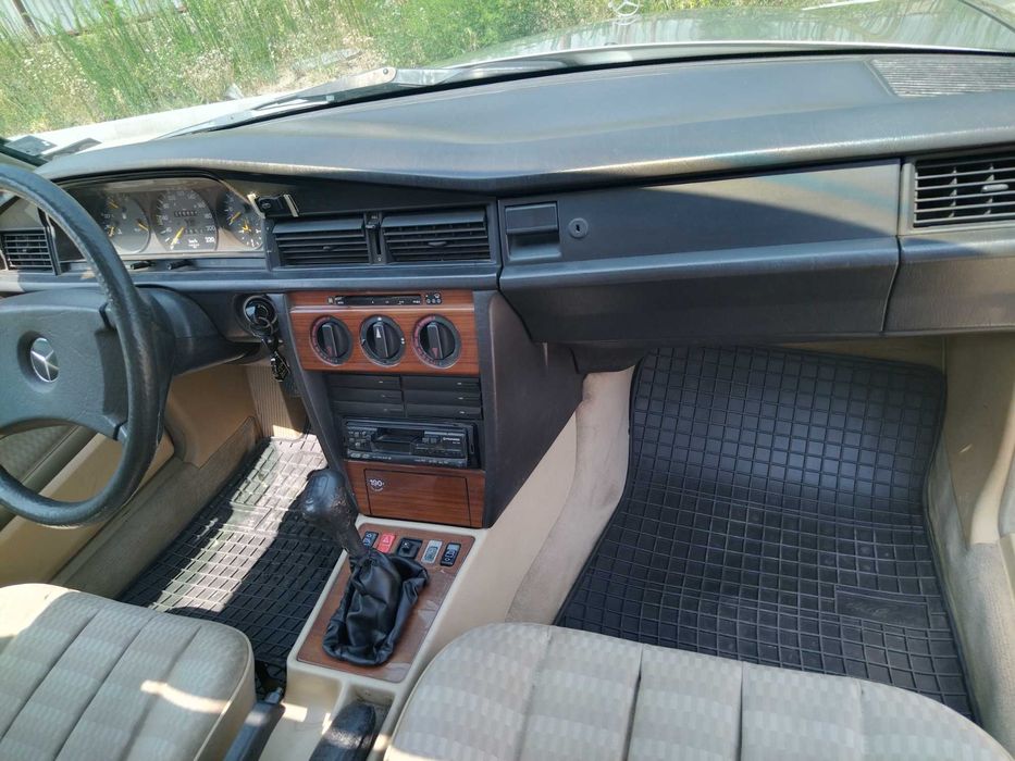 МЕРЦЕДЕС 190 2.0 Бензин