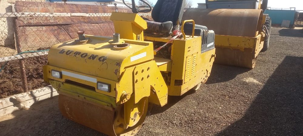 Продам вальцовый каток с вибратором 1,5 тн