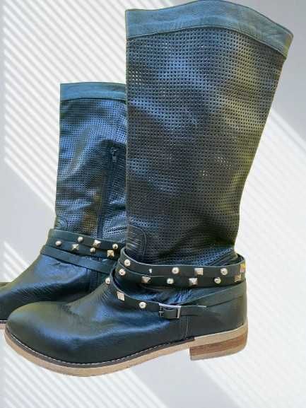 Интересни ботуши