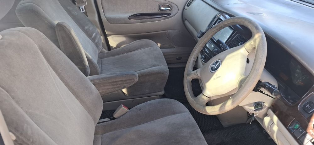 Мазда мпв  на бодром ходу