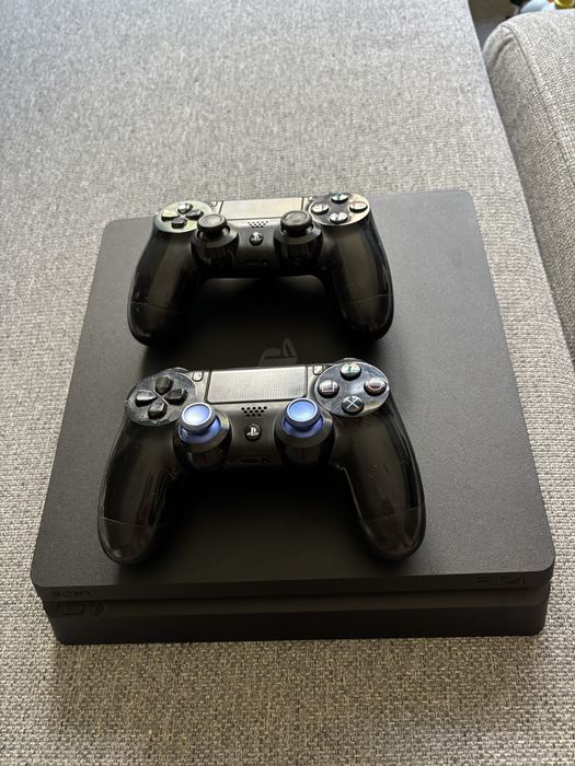 Playstation 4 с 2 конзоли