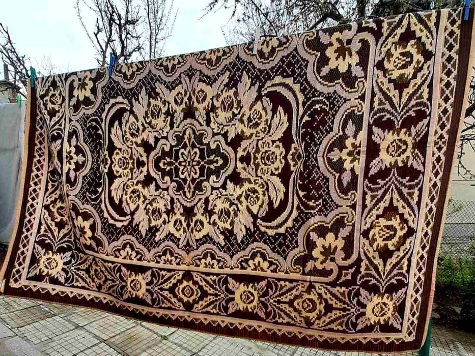 Килим син, кафяв, розов, Френски - за стена, покривки, кувертюри легло