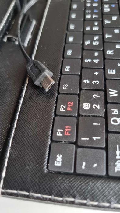 Кълъф с клавиатура за таблети