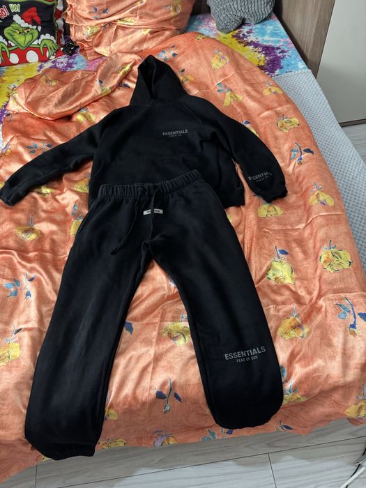 compleu essentials marimea S pret 250 lei