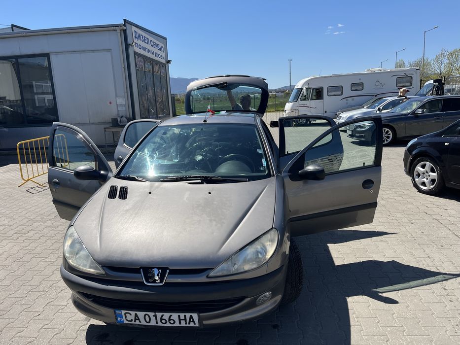 Пежо 206 запазен и здрав автомобил