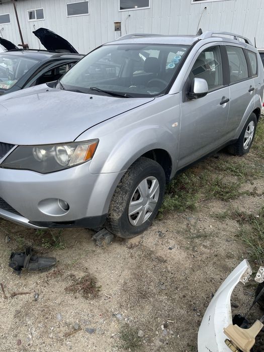 Dezmembrez/Dezmembrari Mitsubishi outlander