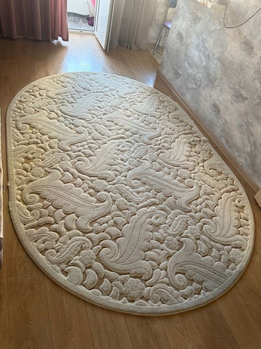 Продам ковер . 3 д . Шерсть Светлый беж .