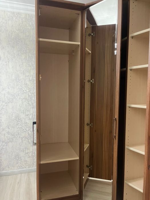 Шкаф угловой с зеркалом