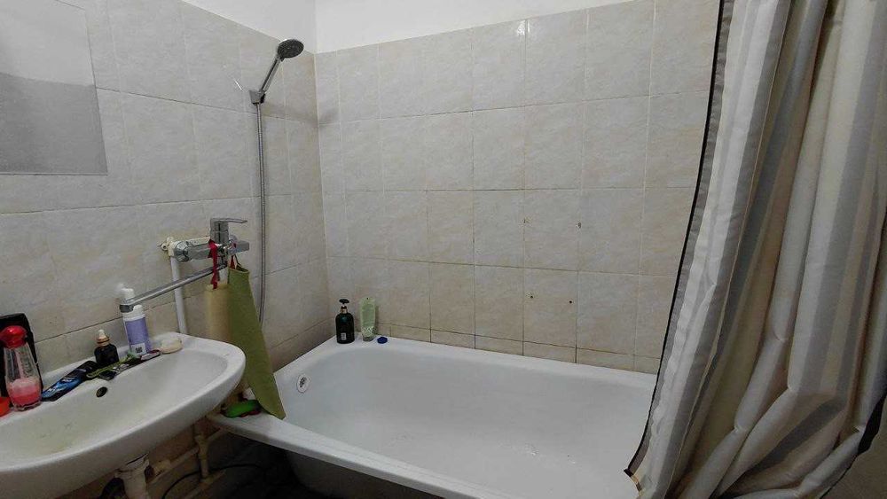 Продам 2 ком кв мкр АЭРОПОРТ