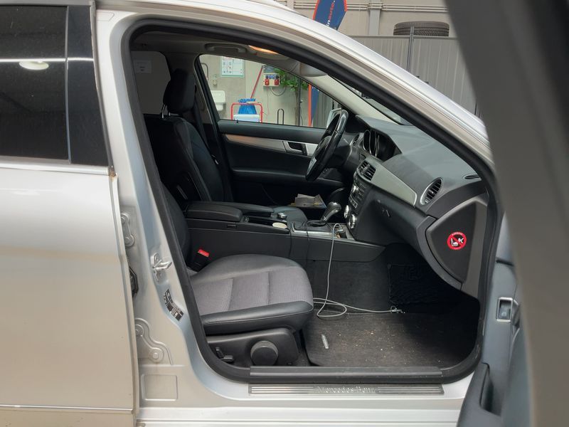 Mercedes-Benz C-Klasse C 220 CDI T BlueEfficiency Avantgarde 2011