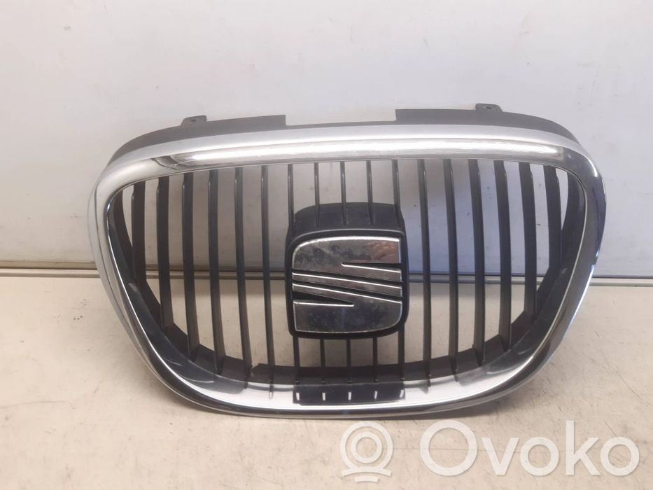 Grila bara cu emblema Seat leon