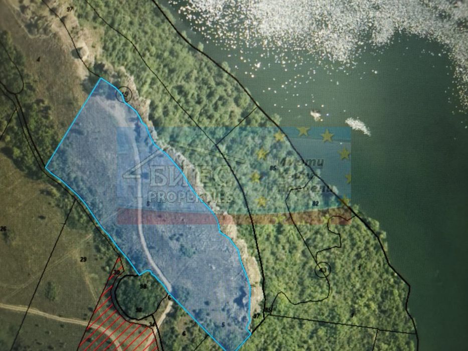 15 дка на брега на язовир Лобош