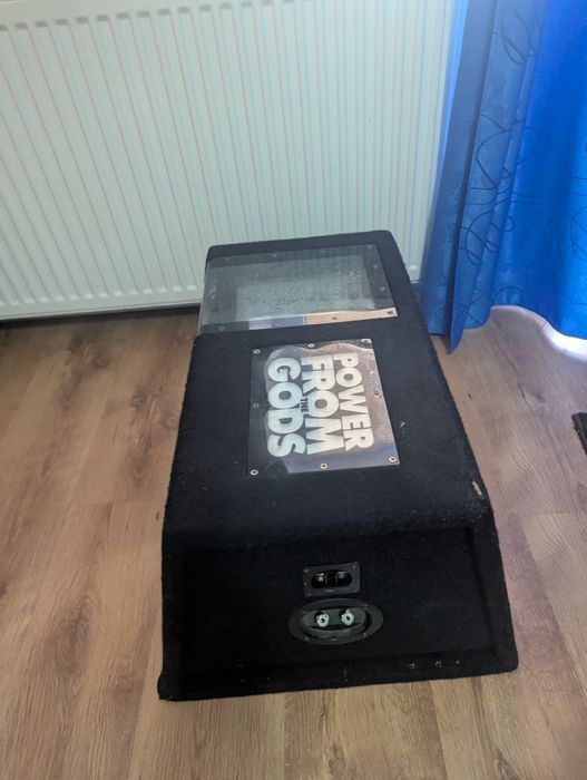 Subwoofer Hifonics și stație magnat
