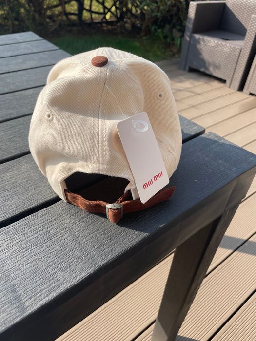 Ленти шапки с козирка