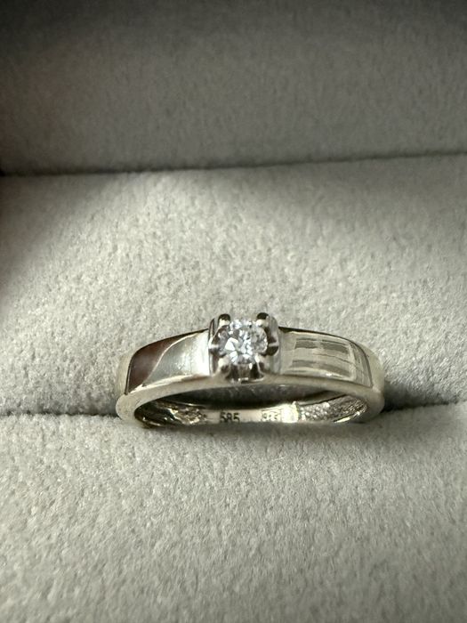 Бриллиантовое кольцо