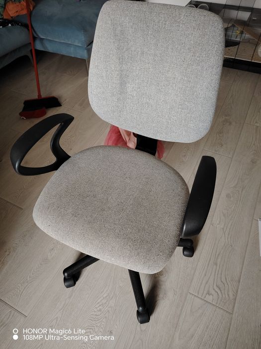 Vand scaun ergonomic pe roti