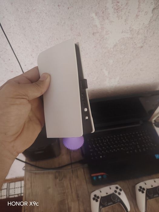 Televizor kalonka PlayStation noutbook komplekt yoki alohida. Sotiladi