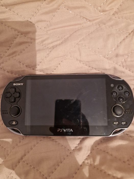 Продам прошитую ps vita fat