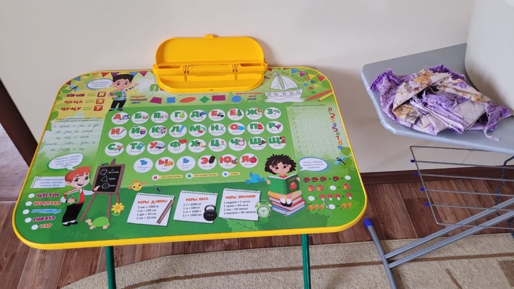 Парта детская со стульчиком