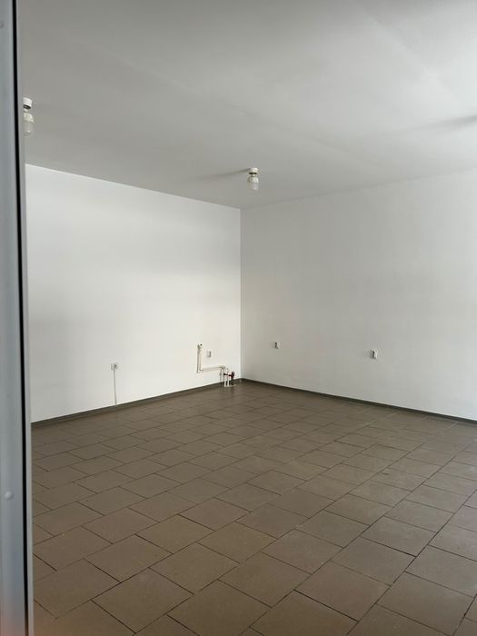 Închiriez Spațiu Comercial
