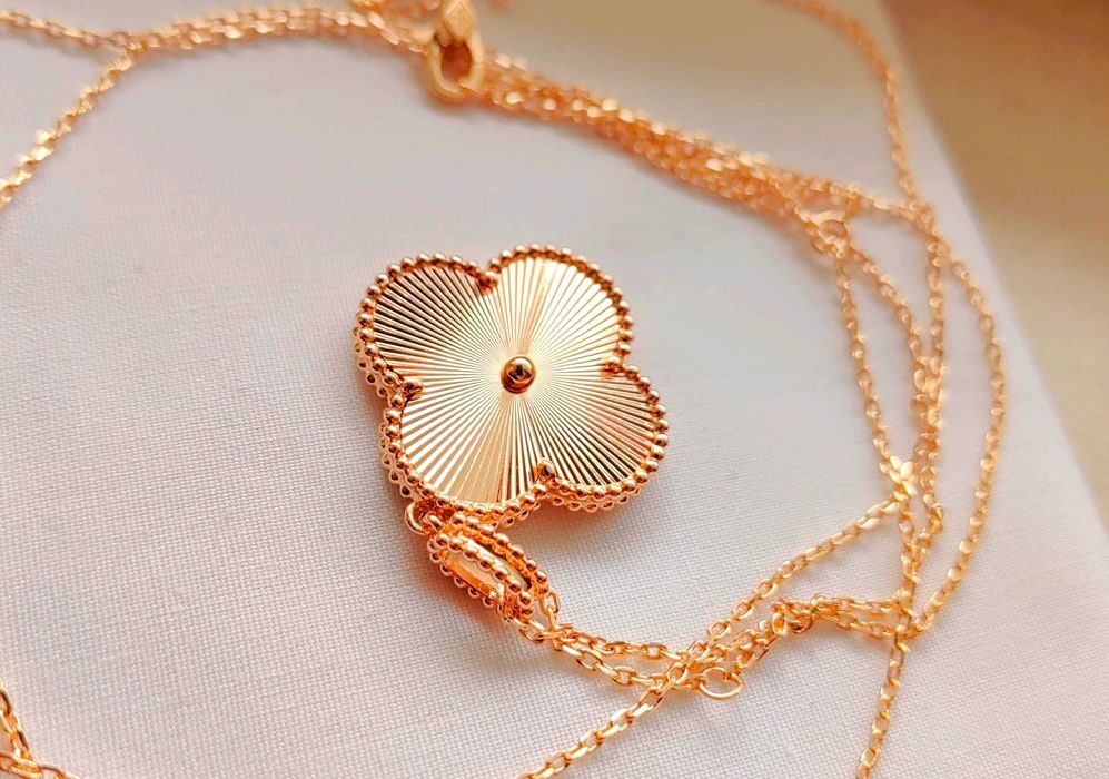 Дамско колие с голяма златна детелина - Van Cleef & Arpels VCA