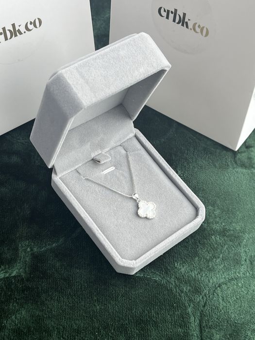 Продам колье новые