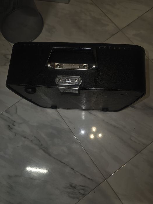 Продаяам старинна пишешта машина