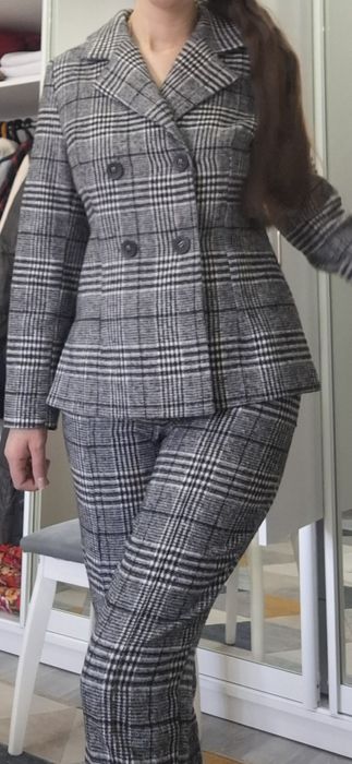 Продам женский костюм