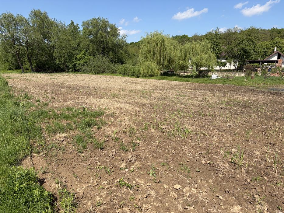 Teren intravilan zona Stejarul - Baisa
