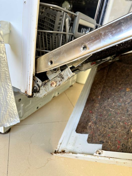 Съдомиялна Electrolux ESI66050X работи