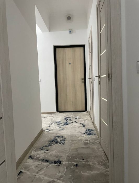 Sergeli yangi darxon 2xona 8etaj 16 etajli 350$