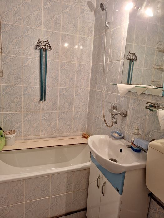 Vând garsoniera recent renovata