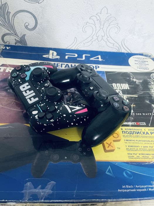 PS4 очен хорошым состаянниях 2джостиковHDM шнур ест