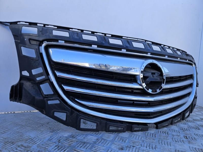 Grila radiator mici defecte Opel Insignia A