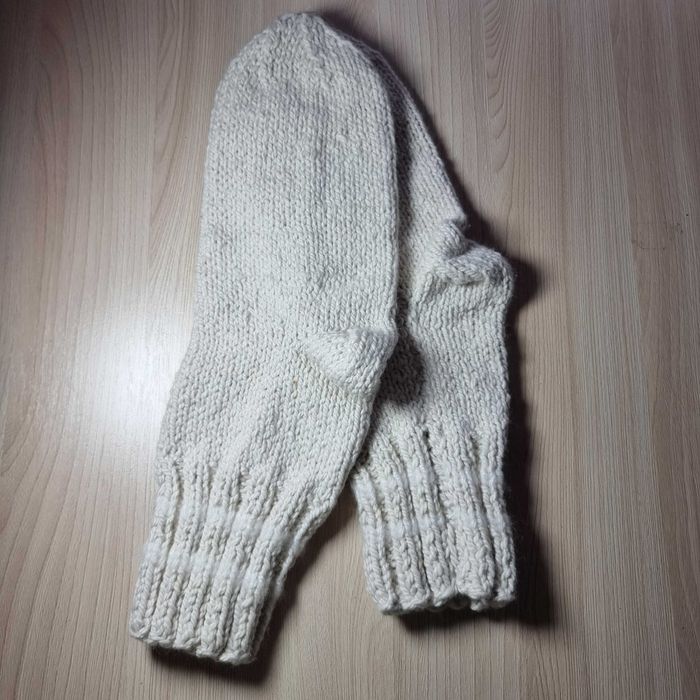 Ciorapi de iarna grosi CROSETATI manual albi - pufosi si caldurosi