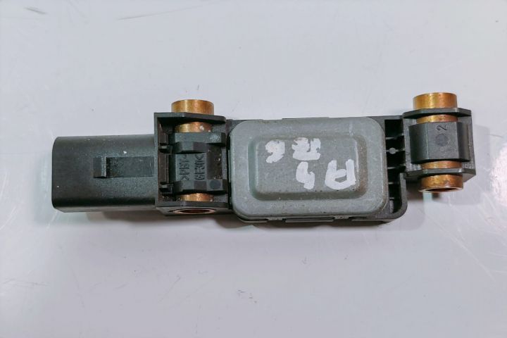 Senzor impact 8E0959643A Audi A4 B6