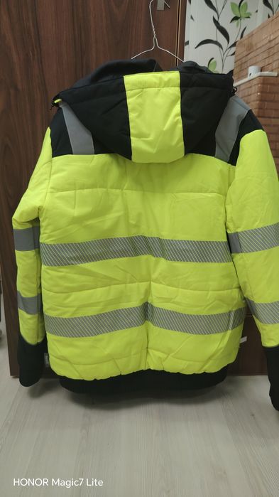 Geacă reflectorizantă profesională, ideală pentru sezonul rece,mărimea