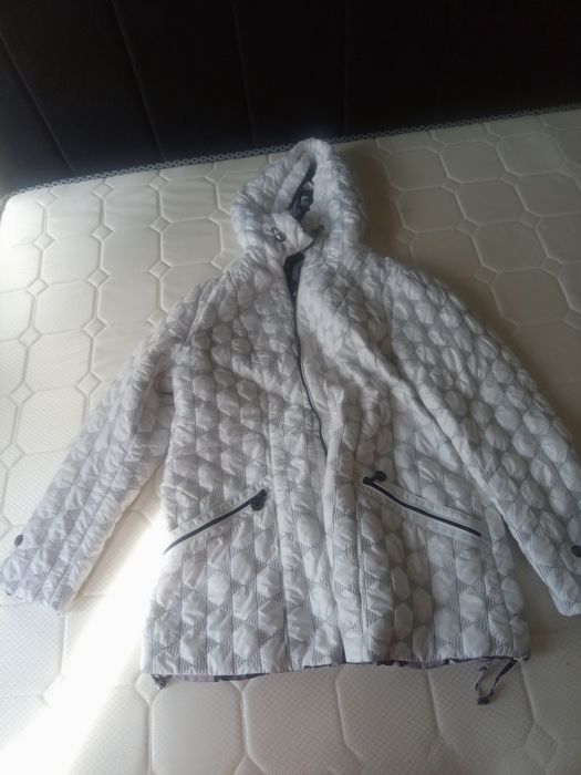 Продам куртку весенняя 48 размер
