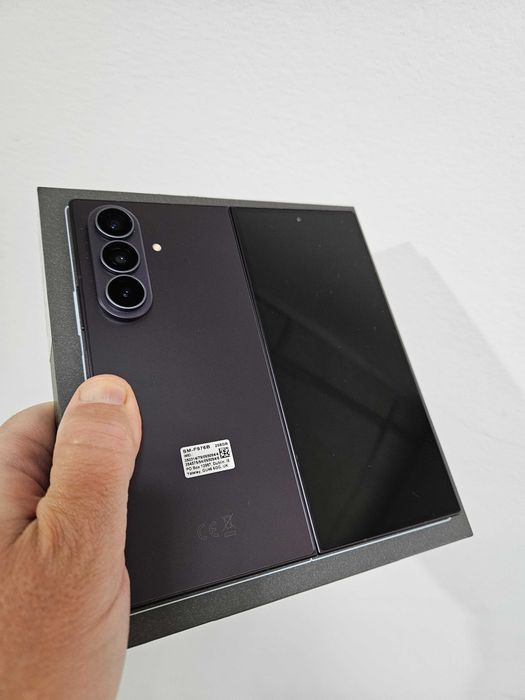 Samsung Galaxy Z Fold 8 ultra 256 gb la cutie.